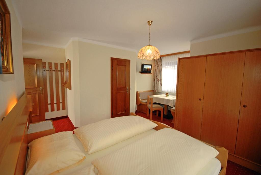 Pension Riedlsperger Saalbach Zimmer foto